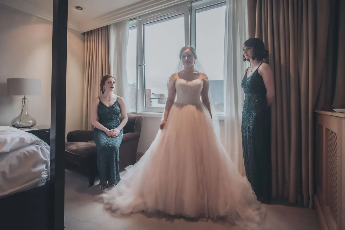 The bride with her attendants during the hotel preparations