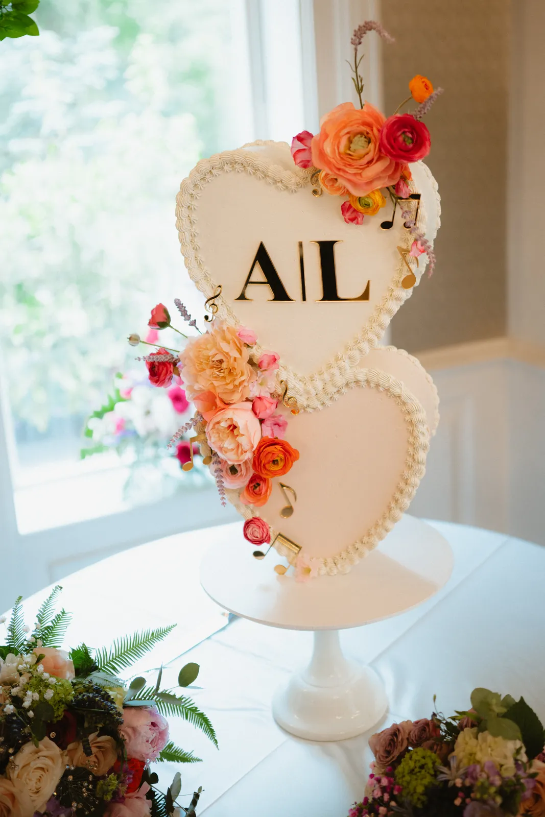 Flower decorated wedding cake