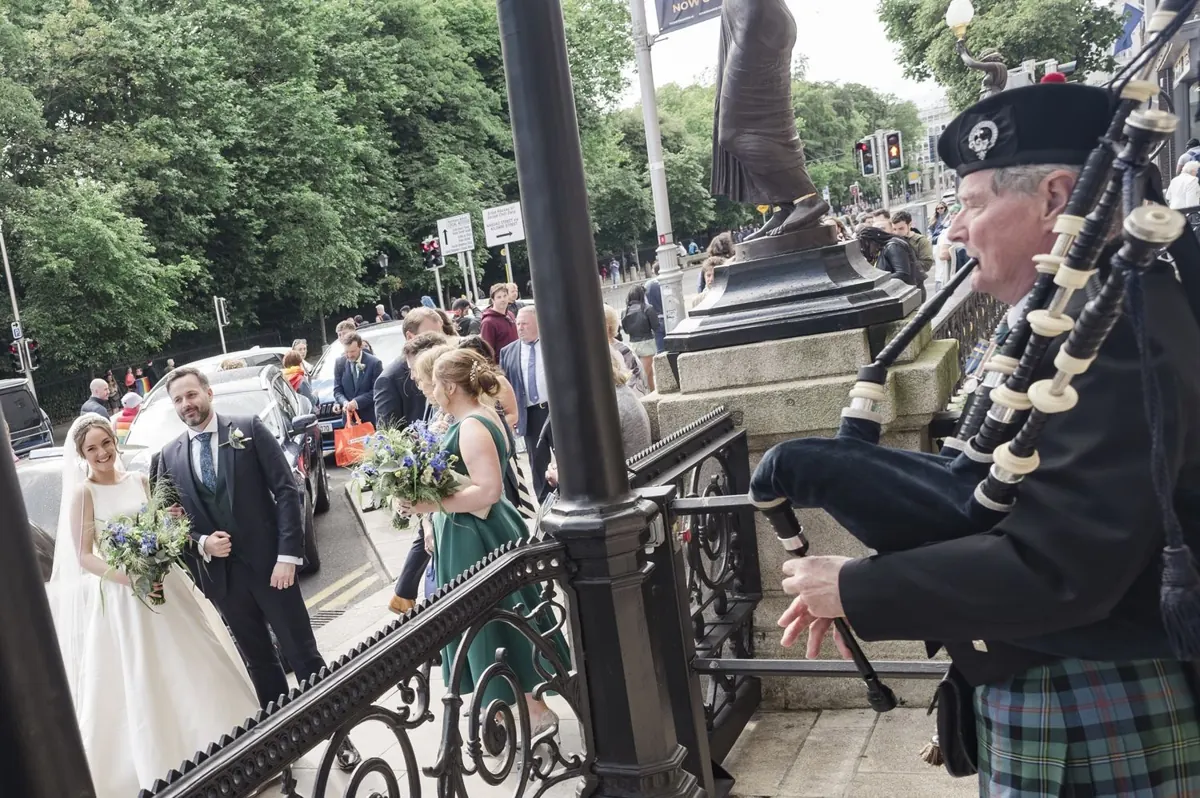 Guests welcoming Carole and Stephen outside The Shelbourne.