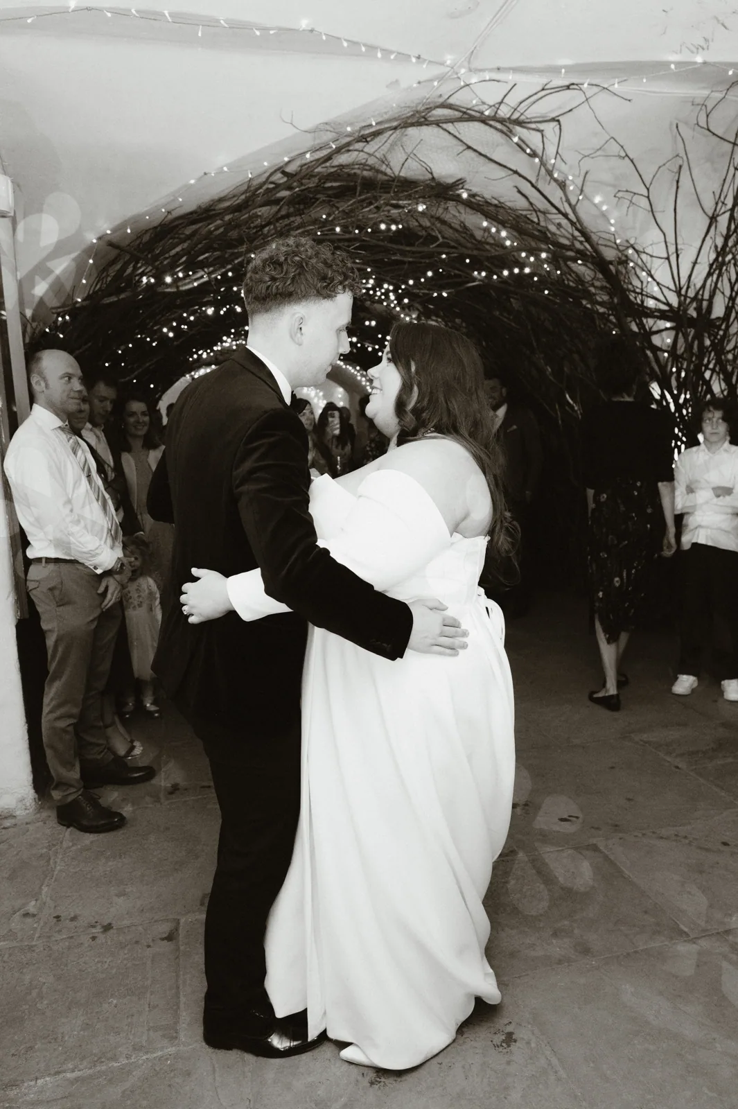 A wider view of the couple’s dance