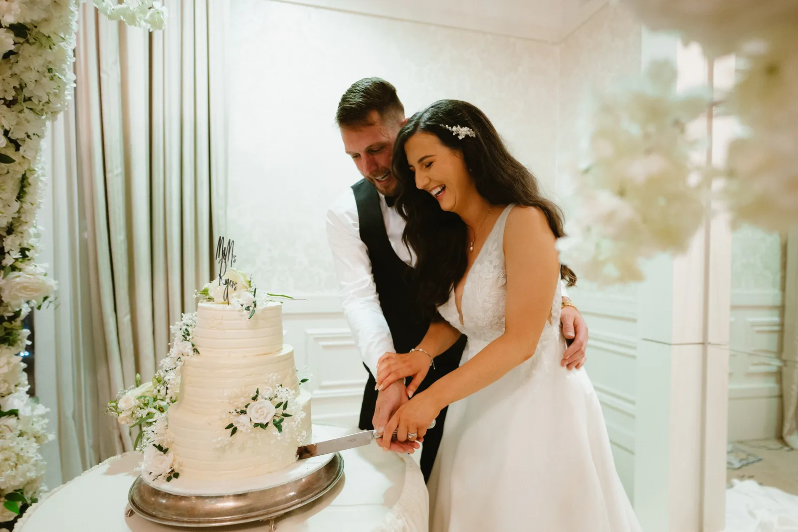 Kerstin and Cian cutting the cake